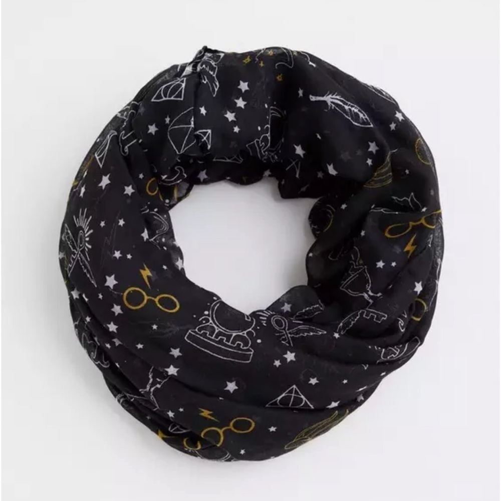 NWOT Harry Potter Infinity Scarf